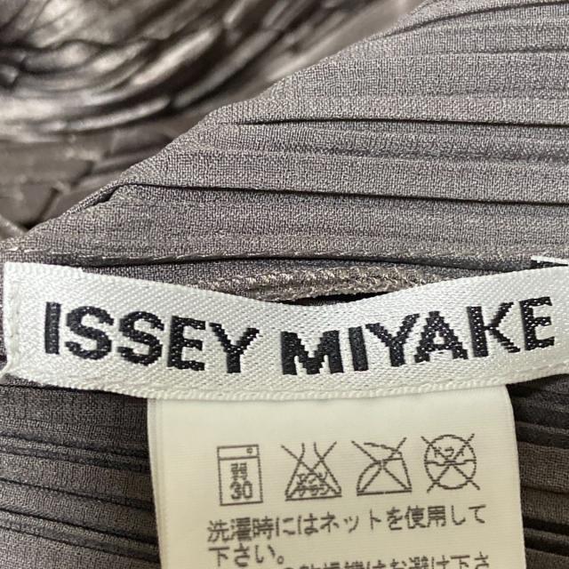 ISSEY MIYAKE(イッセイミヤケ)のイッセイミヤケ コート サイズ3 L - レディースのジャケット/アウター(その他)の商品写真