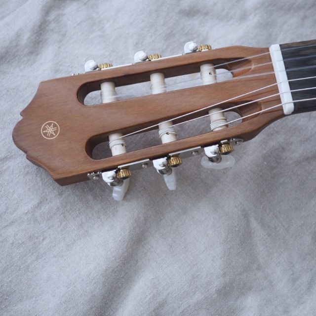 ヤマハ(ヤマハ)のヤマハ　CS40J　クラシックギター　純正ケース　DVD付テキスト 楽器のギター(クラシックギター)の商品写真