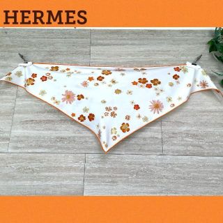 ✨❤️美品❤️HERMES　エルメス　 シルク100% 三角スカーフ　花柄✨