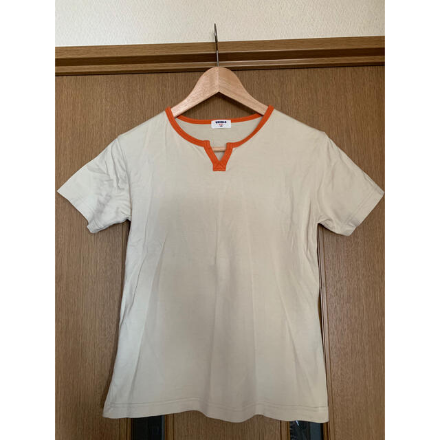UNIQLO(ユニクロ)のUNIQLO kid's ベージュキーネックTシャツ オレンジパイピング 150 キッズ/ベビー/マタニティのキッズ服女の子用(90cm~)(Tシャツ/カットソー)の商品写真
