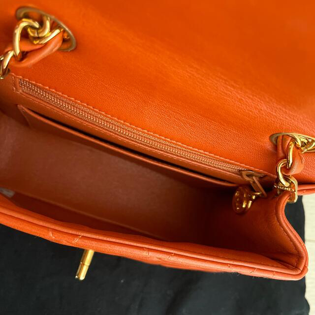 CHANEL(シャネル)のシャネル　ミニチェーンバック　オレンジ　 レディースのバッグ(ハンドバッグ)の商品写真