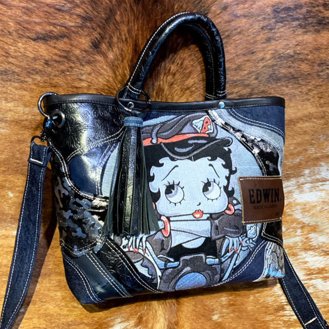 本革 バッグ ベティちゃん 刺繍 デニムリメイク 本革 バッグ ベティちゃん 刺繍 デニムリメイク