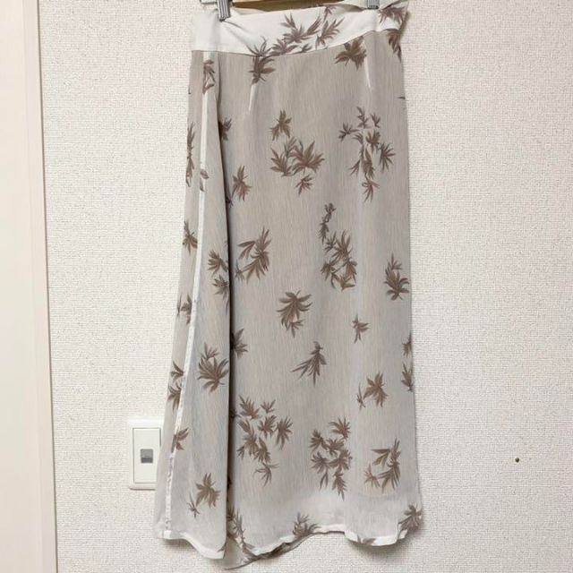 STUDIOUS(ステュディオス)のSTUDIOUS フレア　リバーシブル　ミモレ丈　スカート レディースのスカート(ひざ丈スカート)の商品写真