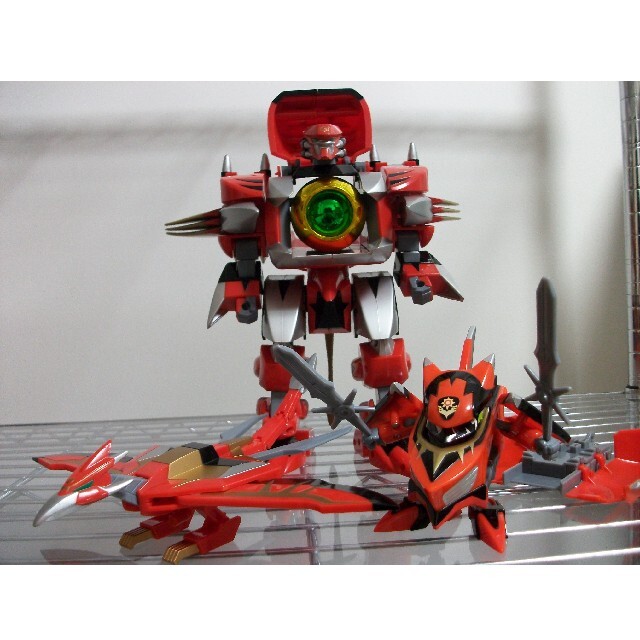 Takara Tomy - 電光超特急ヒカリアン 神獣超変型 巨神ゴッド Takara Tomy - 電光超特急ヒカリアン 神獣超変型 巨神ゴッド
