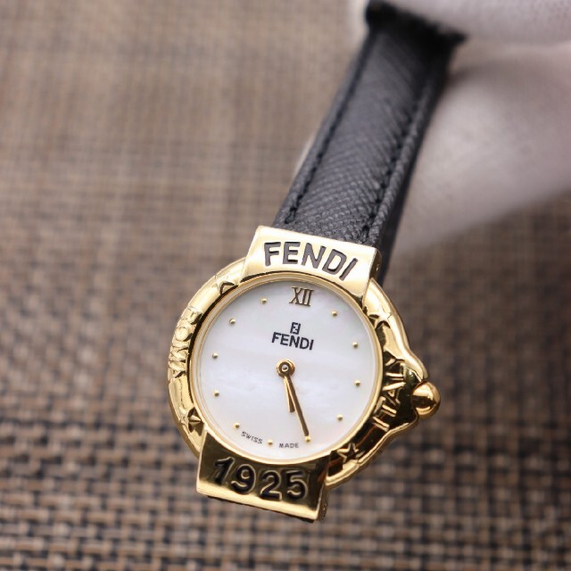 FENDI   正規品新品電池FENDI L/動作良好 超美品 人気モデル