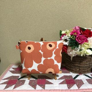 マリメッコ(marimekko)のマリメッコ 生地　ハンドメイド　ミニウニッコ　アプリコット　20cmマチ付ポーチ(ポーチ)