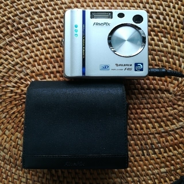 2022年最新春物 【美品】FINEPIX F410(バッテリー、充電器付き