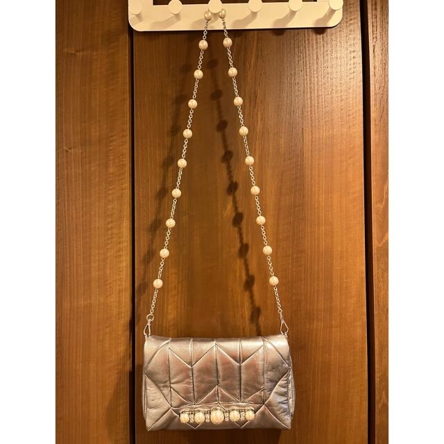 miumiu(ミュウミュウ)の☆MIUMIU☆ パールチェーンクラッチバック  レディースのバッグ(ショルダーバッグ)の商品写真