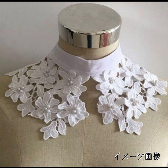 つけ襟 パール付き ブラック 黒 花柄 刺繍 つけえり アクセサリー レディースのアクセサリー(つけ襟)の商品写真