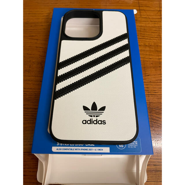 adidas(アディダス)のアディダス iPhone13 Pro ケース 6.1インチ SAMBA ホワイト スマホ/家電/カメラのスマホアクセサリー(iPhoneケース)の商品写真