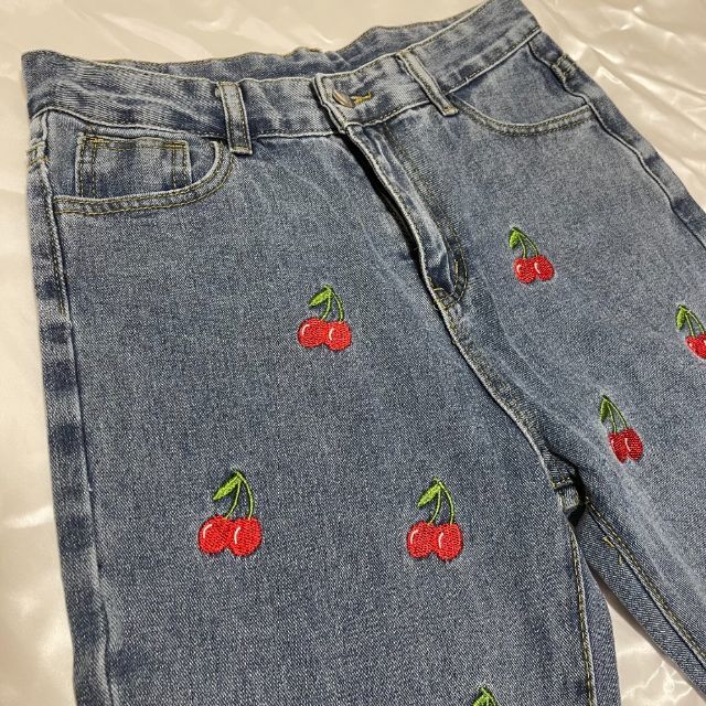 新品・未使用】チェリー刺繍 さくらんぼ刺繍 デニム ジーパン Mサイズ ... 【新品・未使用】チェリー刺繍 さくらんぼ刺繍 デニム ジーパン Mサイズ