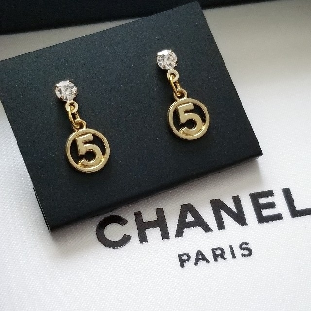 CHANEL(シャネル)のNo.5　ラウンドミニピアス ハンドメイドのアクセサリー(ピアス)の商品写真