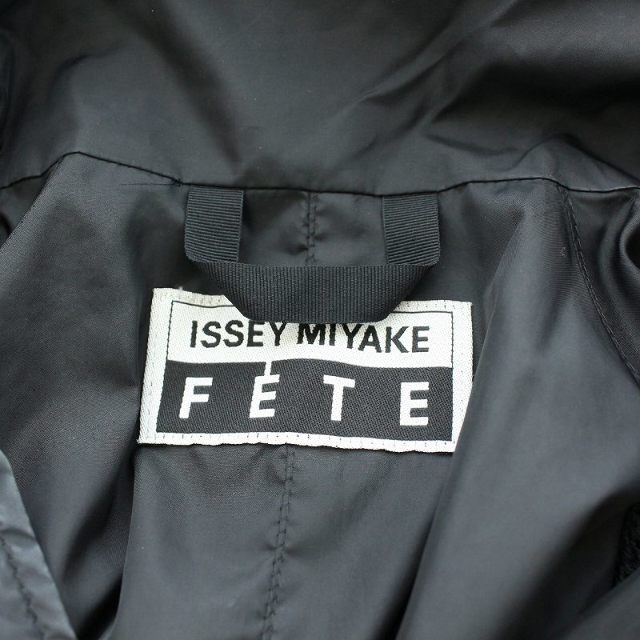 ISSEY MIYAKE(イッセイミヤケ)のイッセイミヤケ FETE ロングコート 春アウター ジップアップ 3 L 黒 レディースのジャケット/アウター(その他)の商品写真