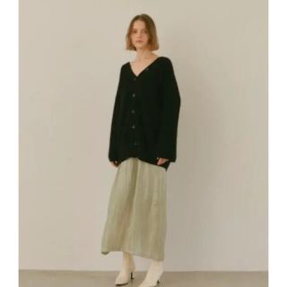 スナイデル(SNIDEL)のrielle riche fluffy knit cardigan black(カーディガン)