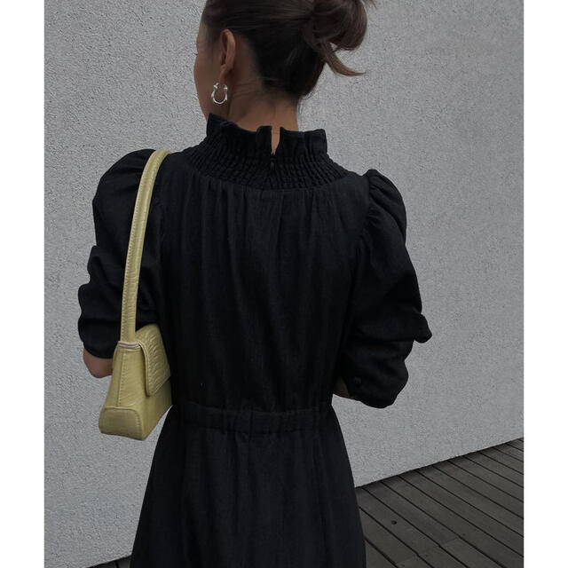 Ameri VINTAGE(アメリヴィンテージ)のAmeri◆SHIRRING COLLAR DENIM DRESS ブラック M レディースのワンピース(ロングワンピース/マキシワンピース)の商品写真