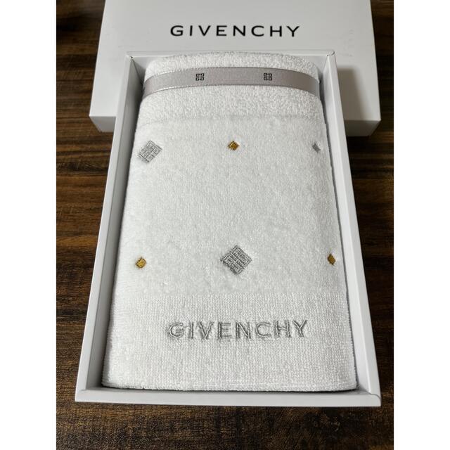 GIVENCHY(ジバンシィ)の新品✨ジバンシー（GIVENCHY）フェイスタオル インテリア/住まい/日用品の日用品/生活雑貨/旅行(タオル/バス用品)の商品写真