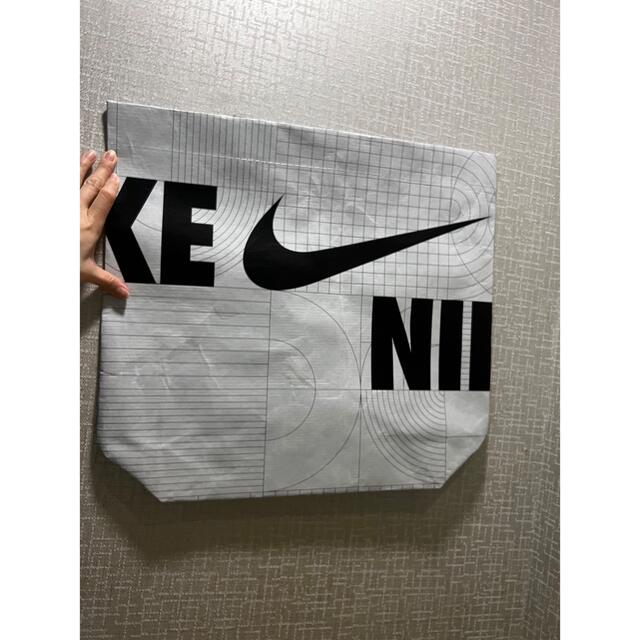 NIKE(ナイキ)の韓国NIKEナイロンバックM レディースのバッグ(エコバッグ)の商品写真