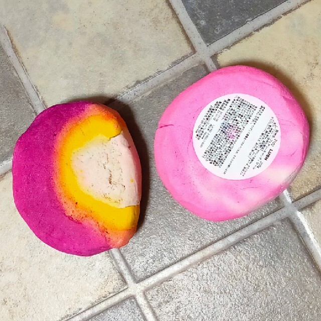 LUSH(ラッシュ)のLUSH  バブルバー  200ｇ  2個 コスメ/美容のボディケア(入浴剤/バスソルト)の商品写真