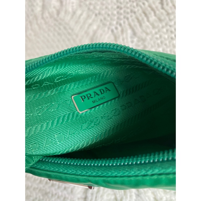 PRADA(プラダ)の【⚠️専用出品⚠️】レアカラー💚プラダ　テスート　ナイロン　ハンドバッグ　 レディースのバッグ(ハンドバッグ)の商品写真