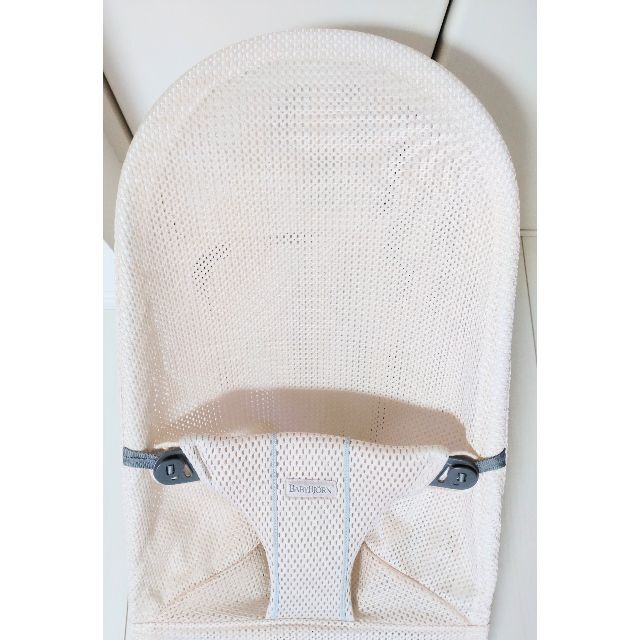 BABYBJORN(ベビービョルン)の超美品ベビービョルン バウンサー Bliss Air  パーリーピンクメッシュ キッズ/ベビー/マタニティの寝具/家具(ベビーベッド)の商品写真