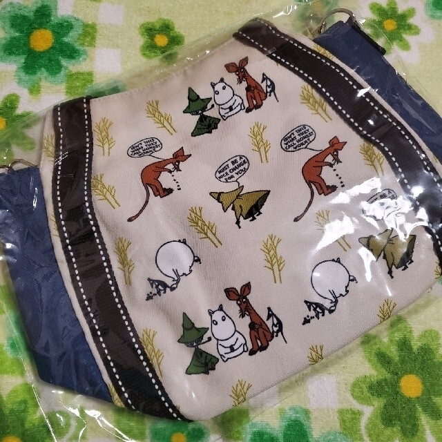 MOOMIN(ムーミン)のスナップえんどう様専用【新品未使用品】ショルダー付きミニバック　スナフキン レディースのバッグ(ショルダーバッグ)の商品写真