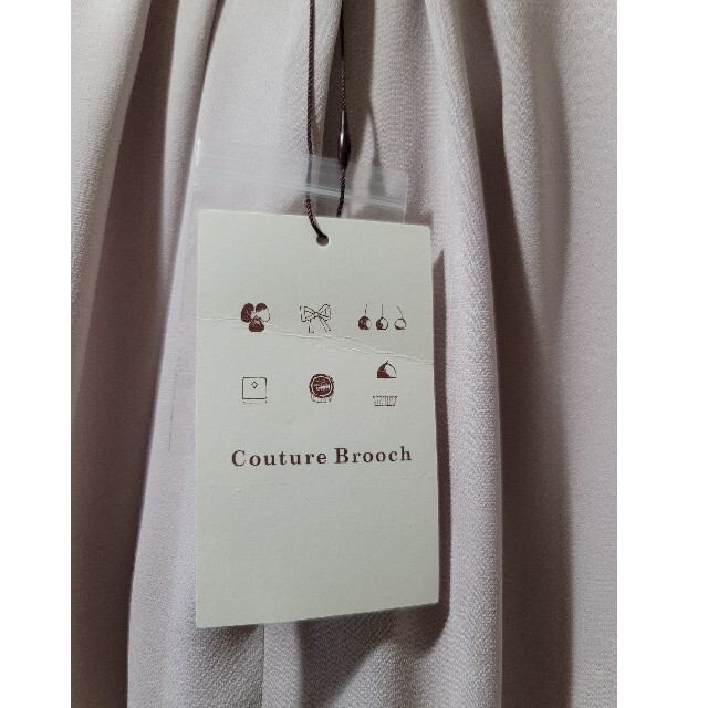Couture Brooch(クチュールブローチ)のクチュールブローチ　フレンチスリーブブラウス　新品タグ付き レディースのトップス(シャツ/ブラウス(半袖/袖なし))の商品写真