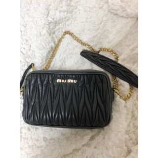 ミュウミュウ(miumiu)のmiumiu ショルダーバッグ(ショルダーバッグ)