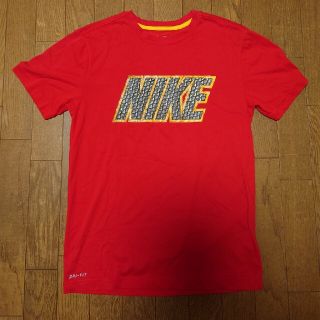 ナイキ(NIKE)のメンズナイキ　シャツレッドMサイズ(Tシャツ/カットソー(半袖/袖なし))