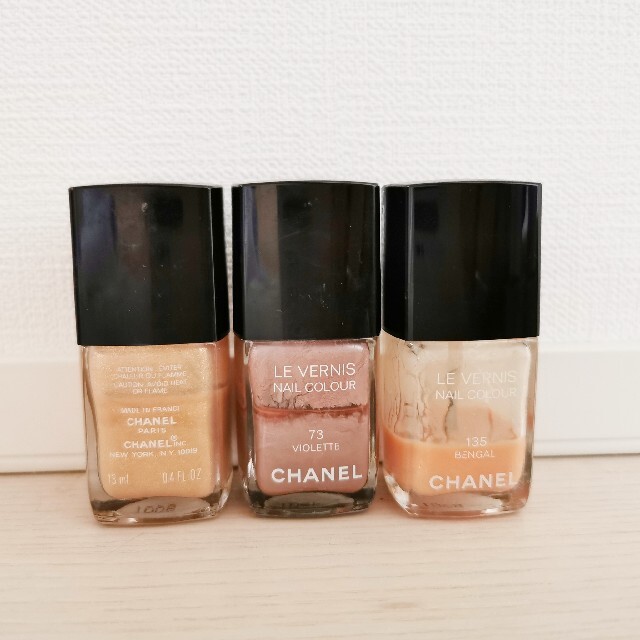 butter LONDON(バターロンドン)の【専用】ネイルポリッシュ☆バターロンドン＆シャネル コスメ/美容のネイル(マニキュア)の商品写真