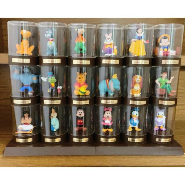三菱銀行 ディズニーキャラクターフィギュア 全18体 セット台付き | フリマアプリ ラクマ