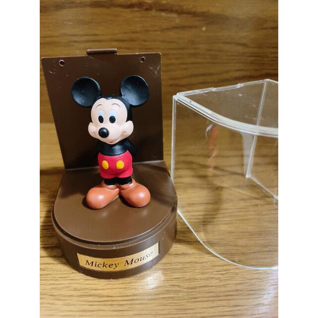 Disney(ディズニー)の三菱銀行　ディズニーキャラクターフィギュア　全１８体　セット台付き ハンドメイドのおもちゃ(フィギュア)の商品写真