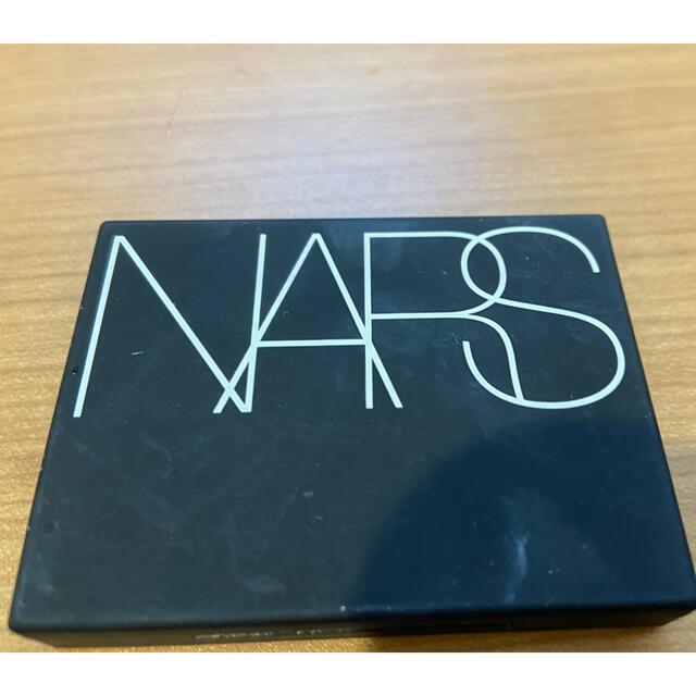 NARS(ナーズ)のNARS ライトリフレクティングセッティングパウダー プレストNミニ コスメ/美容のベースメイク/化粧品(フェイスパウダー)の商品写真