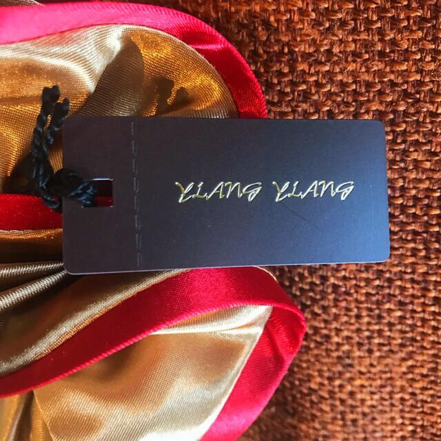 YLANG YLANG(イランイラン)の新品★イランイラン ドレスアップシュシュ ゴールド×レッド 送料込み レディースのヘアアクセサリー(ヘアゴム/シュシュ)の商品写真