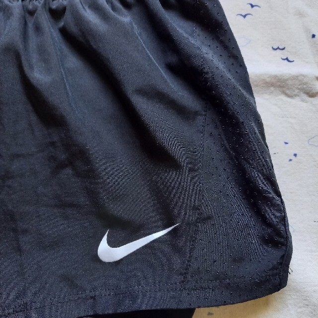 NIKE(ナイキ)の専用です！ナイキ　ドライフィット　ランニングパンツ🎵 スポーツ/アウトドアのランニング(ウェア)の商品写真