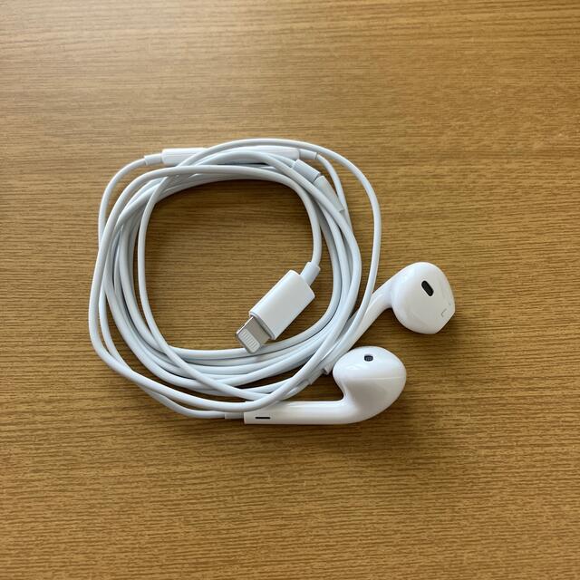 Apple イヤホン 新品 正規品 スマホ/家電/カメラのオーディオ機器(ヘッドフォン/イヤフォン)の商品写真