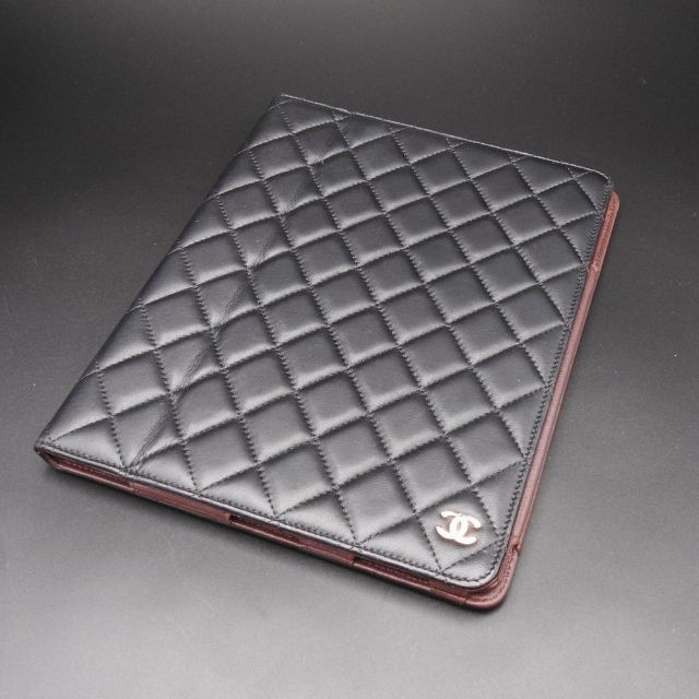 希少【正規品】シャネル　CHANEL iPadケース　CC マトラッセラムスキン