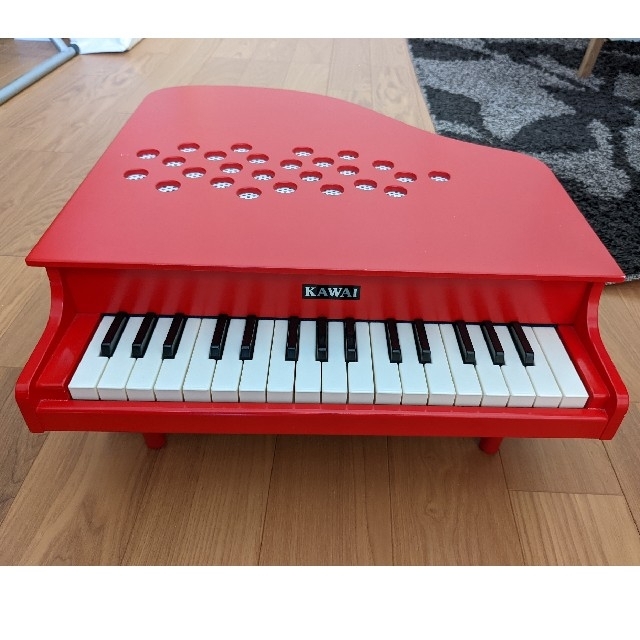 カワイ　ミニピアノ　レッド　32鍵　箱つき キッズ/ベビー/マタニティのおもちゃ(楽器のおもちゃ)の商品写真