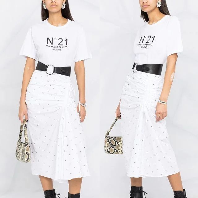 N°21(ヌメロヴェントゥーノ)の●新品/正規品● N°21 ヌメロ ロゴ　Tシャツ/白 レディースのトップス(Tシャツ(半袖/袖なし))の商品写真