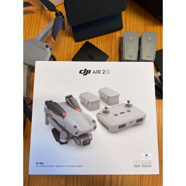 DJI Air 2S Fly More コンボ ドローン エンタメ/ホビーのおもちゃ/ぬいぐるみ(ホビーラジコン)の商品写真