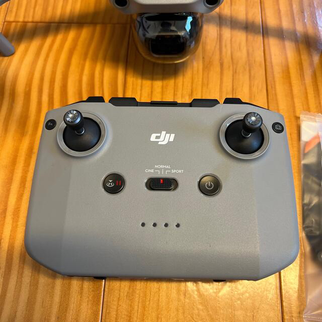 DJI Air 2S Fly More コンボ ドローン エンタメ/ホビーのおもちゃ/ぬいぐるみ(ホビーラジコン)の商品写真