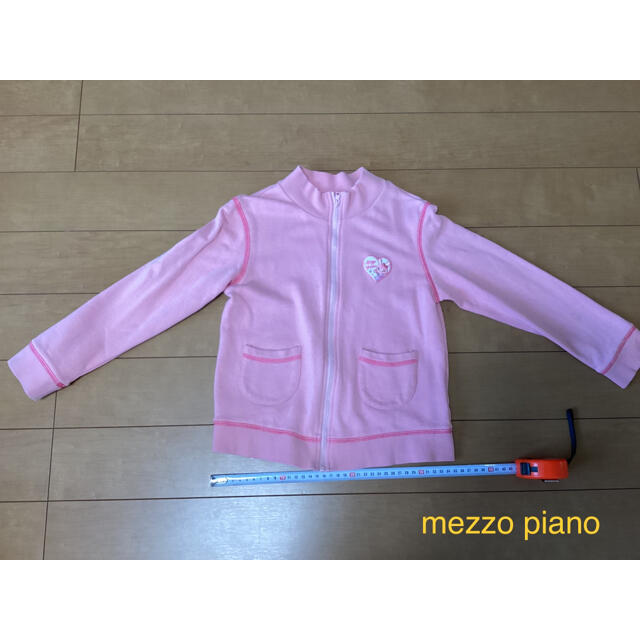 mezzo piano(メゾピアノ)のmezzo piano★ パーカー　130 ピンク　汚れ　記名あり　1870 キッズ/ベビー/マタニティのキッズ服女の子用(90cm~)(ジャケット/上着)の商品写真