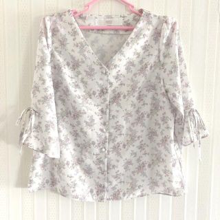 トッコ(tocco)のtocco closet　花柄　トップス、アシメスカート(シャツ/ブラウス(長袖/七分))