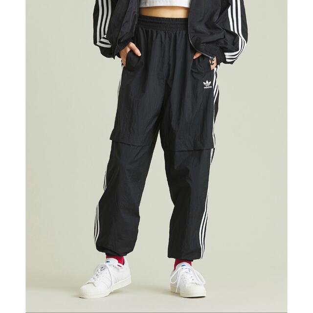 adidas(アディダス)のアディカラー クラシックス トラックパンツ　アディダス adidas レディースのパンツ(その他)の商品写真