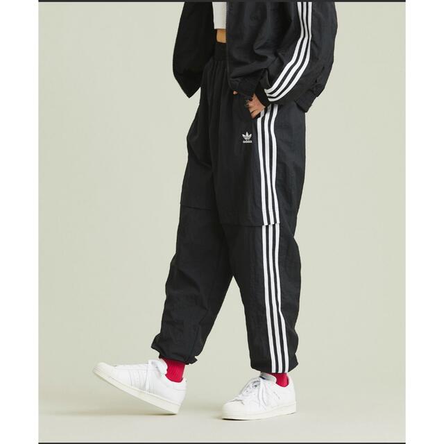 adidas(アディダス)のアディカラー クラシックス トラックパンツ　アディダス adidas レディースのパンツ(その他)の商品写真