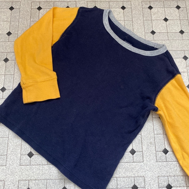 babyGAP(ベビーギャップ)のbaby GAPロンT 100 2点 キッズ/ベビー/マタニティのキッズ服男の子用(90cm~)(Tシャツ/カットソー)の商品写真