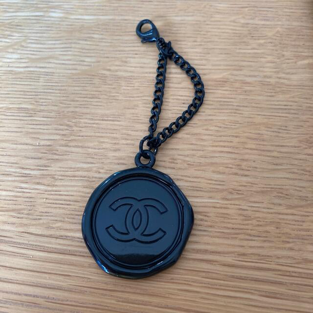 CHANEL(シャネル)のCHANEL  チャーム　ブラック レディースのファッション小物(キーホルダー)の商品写真