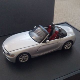 BMW　Z4　ミニカー　シルバー　ディーラー正規品　モデルカー　非売品 1/43