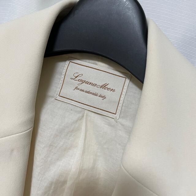 LagunaMoon(ラグナムーン)のラグナムーン　白　テーラードJK ボタン レディースのジャケット/アウター(テーラードジャケット)の商品写真
