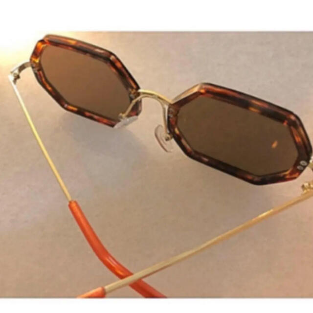 ZARA(ザラ)の【新品】ZARA sunglasses レディースのファッション小物(サングラス/メガネ)の商品写真