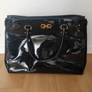 サルヴァトーレフェラガモ エナメルバッグ トートバッグ(レディース)の